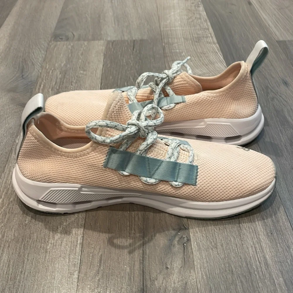 On W Cloudeasy Sneakers - Picture 11 of 16